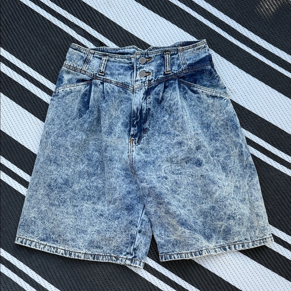 Christina vintage 80s  acid wash preppy denim shorts high waist 9/10 EUC
